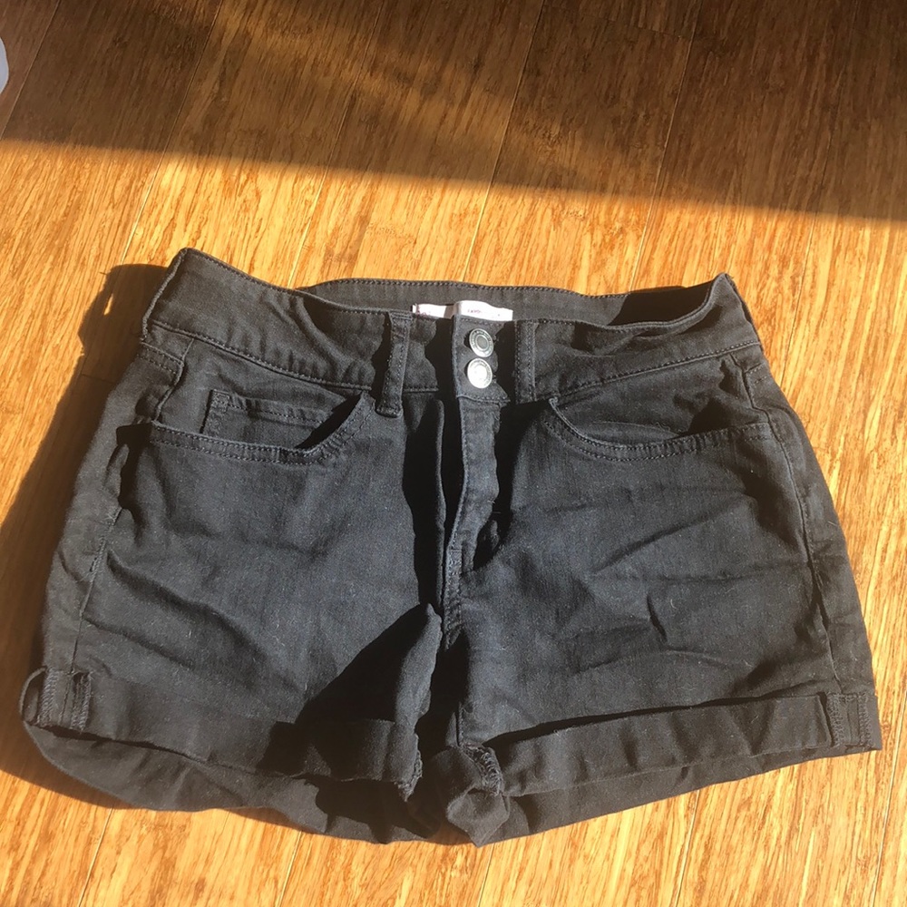 Juniors SO black midi shorts